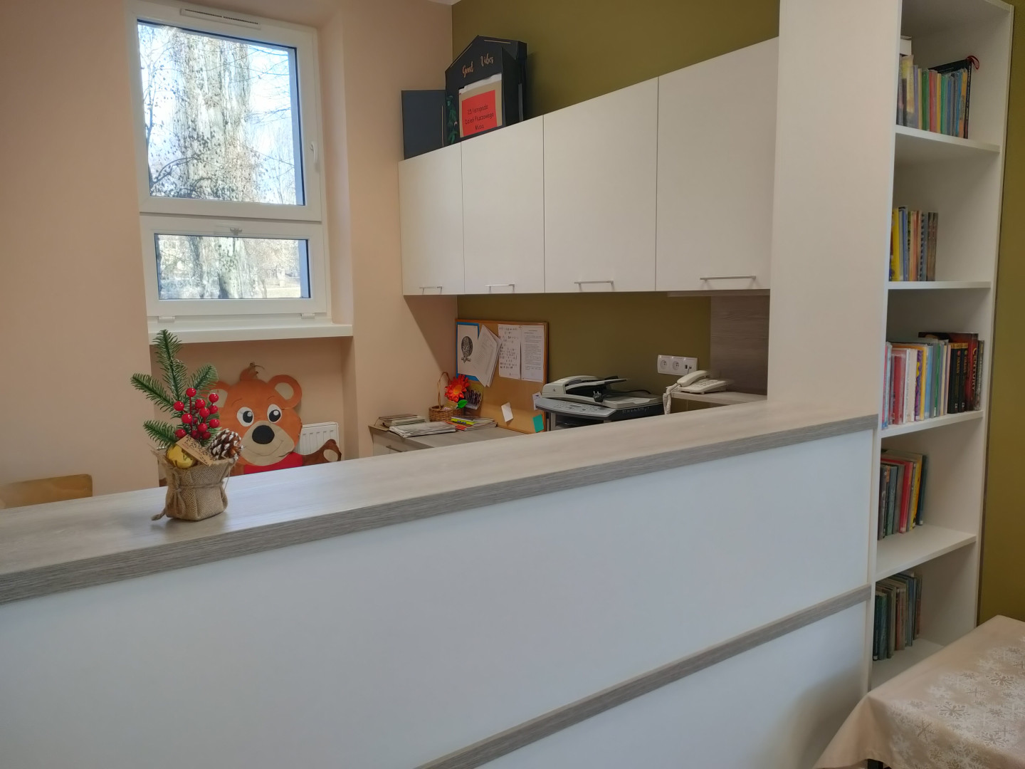 nowa aranżacja szkolnej biblioteki