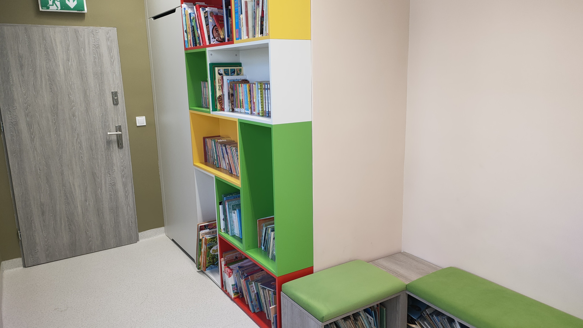 nowa aranżacja szkolnej biblioteki