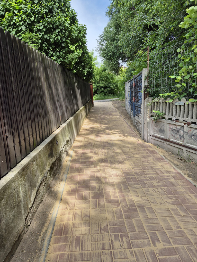 nowy łącznik z kostki brukowej